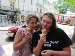 Mmm, ice cream tastes better when it's your birthday... and when you're in France... :)